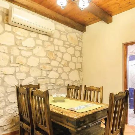 فيلة Eleni Vassilikos Zakynthos *